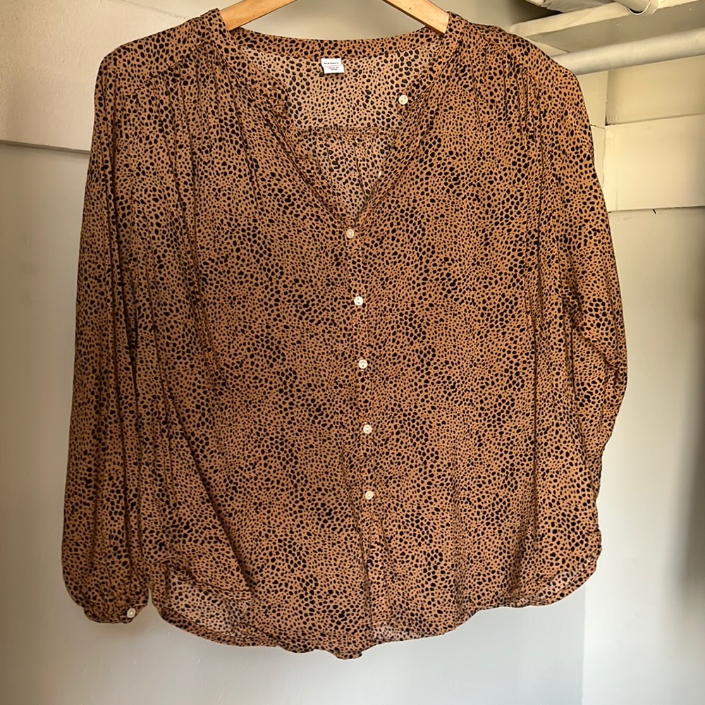 Old Navy spot print button up shirt, size XS petite  (BOGO free)